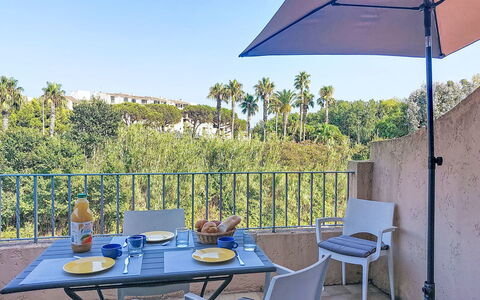 L'Annonciade: Gartenmöbel, Möbel, Stuhl, Schatten, Tisch Im Freien, Balkon, Eco Hotel, Schwimmbad, Resort
