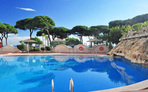 Windsor: Schwimmbad, Resort, Eigentum, Urlaub, Wasser, Azurblau, Freizeit, Grundeigentum, Himmel, Tourismus