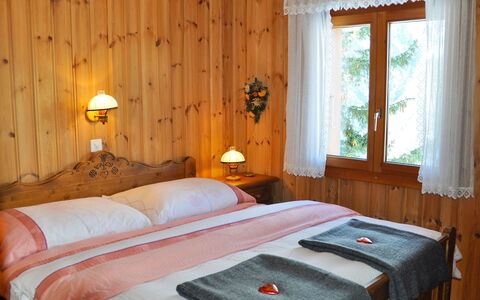 Himmulriich: Schlafzimmer, Bett, Möbel, Zimmer, Bettdecke, Bettrahmen, Eigentum, Bedding, Interior Design, Wand