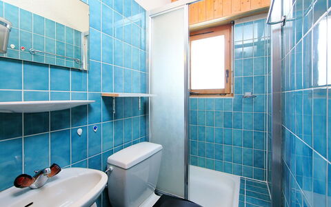 Verbier 390: Badezimmer, Blau, Zimmer, Eigentum, Fliese, Die Architektur, Gebäude, Türkis, Interior Design, Grundeigentum