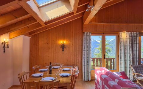 Verbier 390: Möbel, Eigentum, Tabelle, Stuhl, Fenster, Holz, Interior Design, Die Architektur, Fussboden, Wand