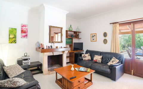 Sanso: Möbel, Tabelle, Couch, Eigentum, Bilderrahmen, Zimmerpflanze, Fenster, Orange, Komfort, Interior Design