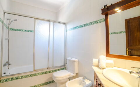 Sanso: Spiegel, Eigentum, Armatur, Zapfhahn, Grün, Sinken, Badezimmer, Blau, Toilette, Bad Sink
