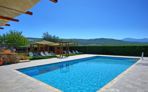 Cerretalta: Schwimmbad, Eigentum, Haus, Grundeigentum, Gebäude, Freizeit, Zuhause, Resort, Estate, Urlaub
