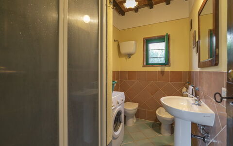 La Capannina: Spiegel, Zapfhahn, Armatur, Sinken, Bad Sink, Badezimmer, Gebäude, Holz, Installation, Flooring