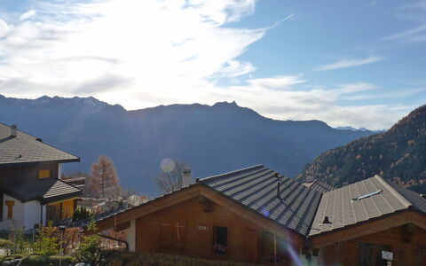 Le Cornalin 2: Bergforms, Berg, Himmel, Bergdorf, Gebirge, Dach, Alpen, Bergstation, Eigentum, Wolke