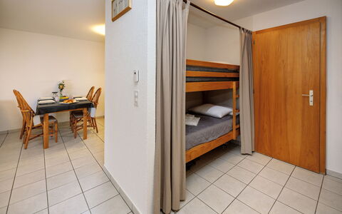Cornalin 2: Interior Design, Flooring, Fussboden, Möbel, Decke, Zimmer, Bett, Schlafzimmer, Holzbeize, Hartholz