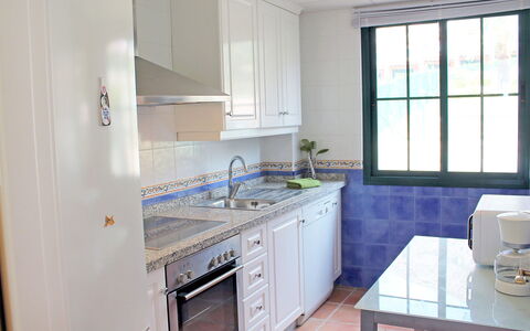 Mirador Ii: Zimmer, Eigentum, Möbel, Küche, Cabinetry, Gebäude, Interior Design, Countertop, Haus, Sinken