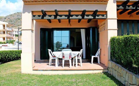Mirador Ii: Eigentum, Gebäude, Haus, Grundeigentum, Zuhause, Terrasse, Gras, Pergola, Estate, Hinterhof