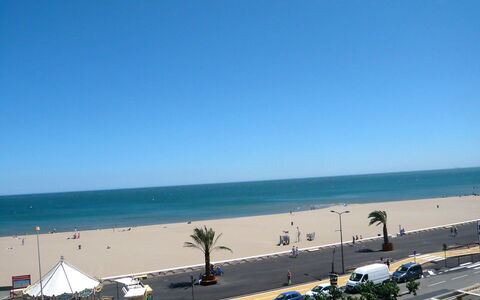 Les Terrasses du Levant: Wasser, Himmel, Auto, Fahrzeug, Azurblau, Rad, Pflanze, Strand, Schatten