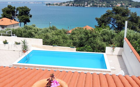 Zdenko 1: Eigentum, Schwimmbad, Urlaub, Azurblau, Gebäude, Haus, Grundeigentum, Dach, Freizeit, Villa