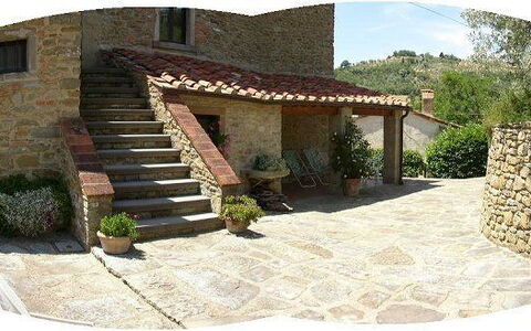 Villa Polvano Picchio 1 - the entrance and the terrace