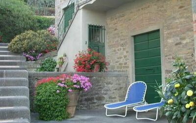 Polvano 2: Villa Polvano Polvano 2 - the flowers and the privacy of the patio