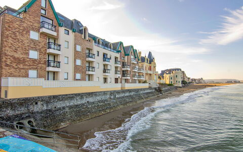 Les Flots: Wasser, Himmel, Wolke, Gebäude, Fenster, Küsten Und Ozeanische Forms, Strand, Haus, Stadt