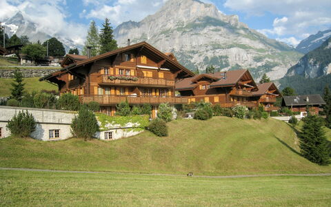 Chalet Nagano: Gebirge, Bergforms, Bergdorf, Berg, Natürliche Landschaft, Bergstation, Alpen, Eigentum, Zuhause, Haus