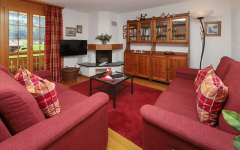Chalet Nagano: Möbel, Interior Design, Flooring, Zimmer, Decke, Couch, Wohnzimmer, Tabelle, Fussboden, Fernsehen