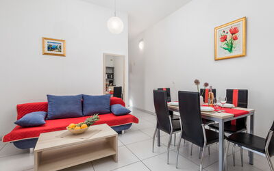 Tea 100.6: Tabelle, Bilderrahmen, Möbel, Couch, Komfort, Wohnzimmer, Interior Design, Gebäude, Orange, Studio Couch