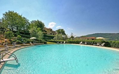 Fattoria i Ciliegi: Schwimmbad, Eigentum, Resort, Urlaub, Freizeit, Wasser, Grundeigentum, Sommer, Haus, Ferienort