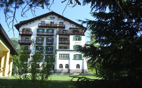 Haus Altein Apartment Nr. 4: Haus, Zuhause, Eigentum, Gebäude, Grundeigentum, Die Architektur, Estate, Baum, Himmel, Villa