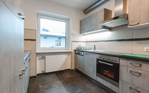 Riki: Küche, Countertop, Küchengerät, Major Appliance, Flooring, Cabinetry, Decke, Haushaltsgerät, Interior Design, Fussboden
