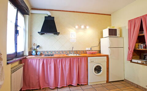 Potes Viñon: Eigentum, Zimmer, Haus, Gebäude, Fussboden, Möbel, Küche, Interior Design, Grundeigentum, Decke