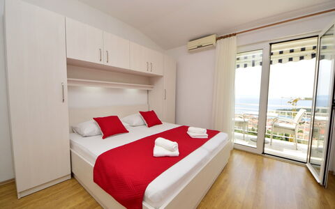 Makarska 592: Möbel, Eigentum, Gebäude, Komfort, Cabinetry, Holz, Bett, Interior Design, Bettrahmen, Kissen
