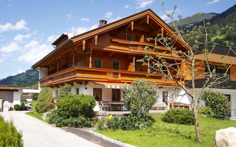 Hauser: Pflanze, Himmel, Gebäude, Wolke, Eigentum, Fenster, Berg, Haus, Baum, Grundstueck