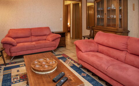 Roc Lyv: Möbel, Interior Design, Flooring, Fussboden, Couch, Holz, Zimmer, Textil, Wohnzimmer, Decke