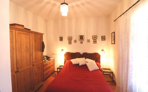 Casa Rosada: Schlafzimmer, Bett, Zimmer, Möbel, Eigentum, Bettdecke, Interior Design, Bettrahmen, Gebäude, Bedding