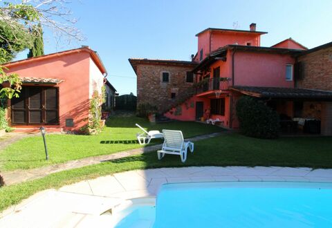 Casa Rosada: Himmel, Pflanze, Gebäude, Eigentum, Fenster, Wasser, Haus, Schwimmbad, Schatten, Gartenmöbel