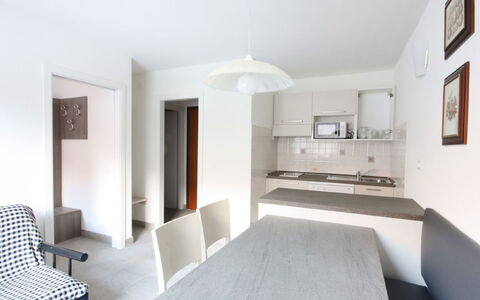 Kristall: Zimmer, Eigentum, Interior Design, Möbel, Weiss, Gebäude, Decke, Haus, Wohnzimmer, Fussboden