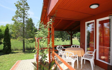 Rosso: Eigentum, Grundeigentum, Haus, Veranda, Gebäude, Zuhause, Zimmer, Baum, Terrasse, Pflanze