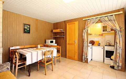 Rosso: Zimmer, Eigentum, Möbel, Gebäude, Interior Design, Grundeigentum, Haus, Decke, Fussboden, Suite