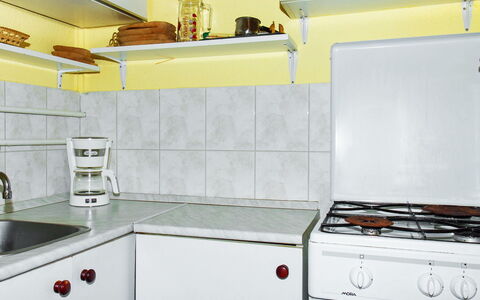 Rosso: Cabinetry, Eigentum, Spüle, Weiss, Herd, Küchengerät, Produkt, Zapfhahn, Küche, Sinken