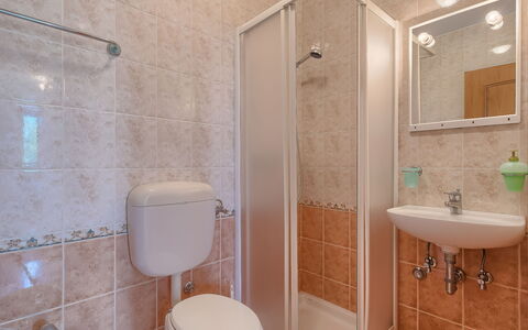 Villa Plac: Badezimmer, Eigentum, Zimmer, Armatur, Fliese, Wand, Die Architektur, Bad Zubehör, Grundeigentum, Interior Design