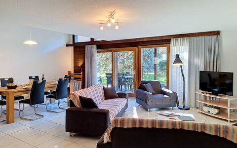 Von Allmen: Möbel, Interior Design, Flooring, Fussboden, Couch, Stuhl, Decke, Holz, Zimmer, Wohnzimmer