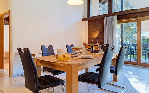 Von Allmen: Möbel, Interior Design, Flooring, Holz, Tabelle, Küche & Esszimmer Tisch, Fussboden, Stuhl, Decke, Esszimmer