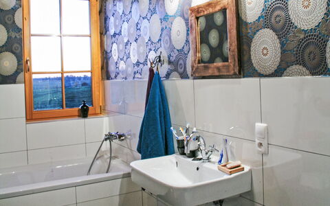 Dworczysko: Blau, Badezimmer, Armatur, Interior Design, Flooring, Fliese, Zapfhahn, Installation, Fussboden, Bad Sink