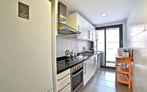 Isleta Marina: Eigentum, Zimmer, Küche, Gebäude, Möbel, Interior Design, Haus, Gelb, Cabinetry, Countertop
