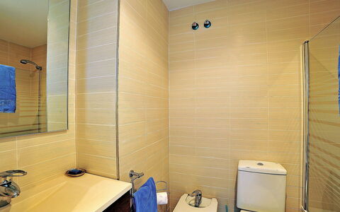 Isleta Marina: Badezimmer, Zimmer, Eigentum, Fliese, Wand, Interior Design, Fussboden, Gebäude, Die Architektur, Armatur