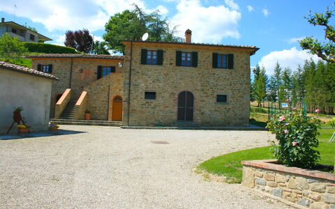 Casa Antica: Wolke, Pflanze, Himmel, Gebäude, Fenster, Baum, Grundstueck, Gras, Hütte, Wohngebiet
