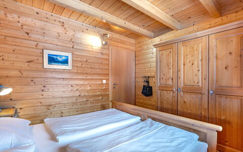 Chalet Venus: Möbel, Eigentum, Komfort, Fenster, Holz, Gebäude, Interior Design, Fussboden, Haus, Bettrahmen