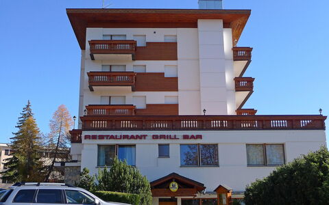 Résidence Christina Apt. 305: Fahrzeug, Auto, Eigentum, Haus, Die Architektur, Gebäude, Grundeigentum, Wohnung, Fassade