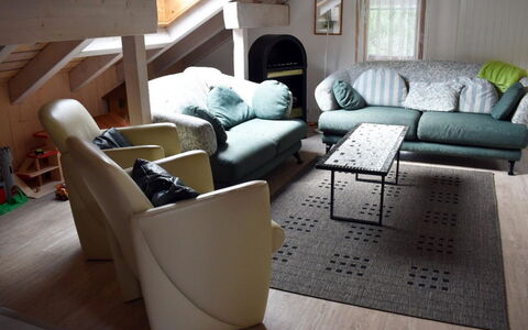 Barmettlenstrasse 26: Couch, Möbel, Tabelle, Wohnzimmer, Bilderrahmen, Interior Design, Komfort, Kissen, Fussboden, Holz