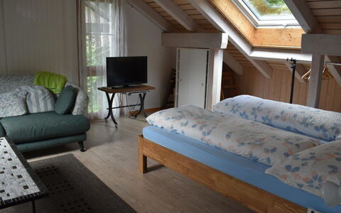 Barmettlenstrasse 26: Möbel, Gebäude, Komfort, Tabelle, Holz, Interior Design, Fussboden, Flooring, Schatten, Bettrahmen