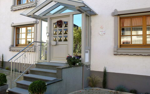 Landhaus Weisser: Eigentum, Gebäude, Haus, Zuhause, Grundeigentum, Die Architektur, Fassade, Dach, Fenster, Nachbarschaft