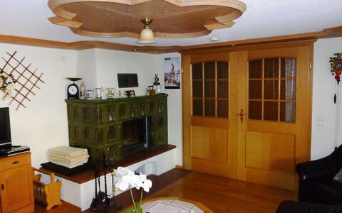 Landhaus Weisser: Zimmer, Möbel, Eigentum, Decke, Gebäude, Interior Design, Wohnzimmer, Haus, Mechanische Fan, Deckenventilator