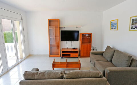 Villa Llobeta: Zimmer, Wohnzimmer, Eigentum, Möbel, Interior Design, Haus, Orange, Gebäude, Zuhause, Gelb
