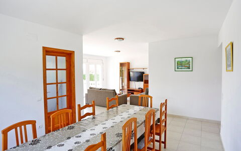 Villa Llobeta: Zimmer, Eigentum, Esszimmer, Gebäude, Möbel, Haus, Grundeigentum, Interior Design, Decke, Tabelle