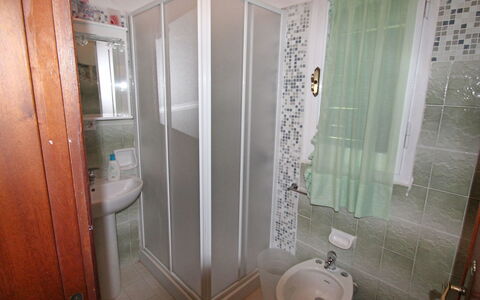 Cristina: Eigentum, Zimmer, Badezimmer, Die Architektur, Armatur, Fliese, Toilette, Interior Design, Grundeigentum, Glas